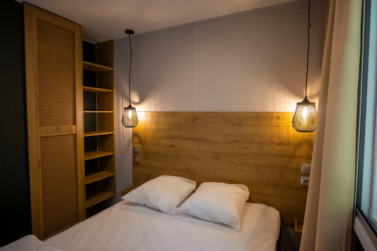 Chambre double très grand mobil-home confort + en bois (2)