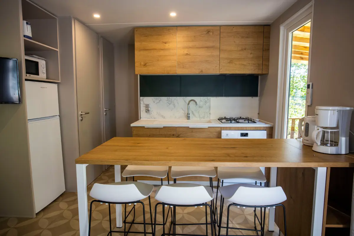 Cuisine très grand mobil-home confort + en bois (2)