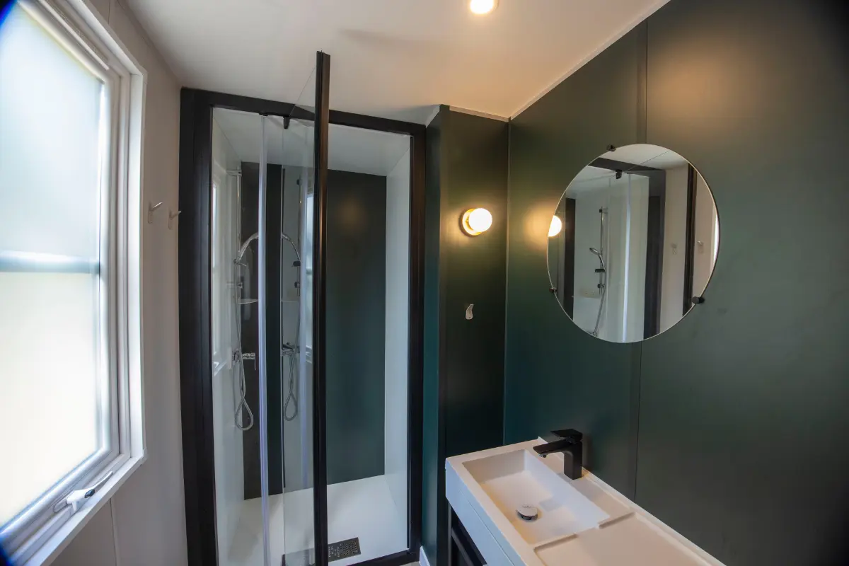 Douche très grand mobil-home confort + en bois (2)