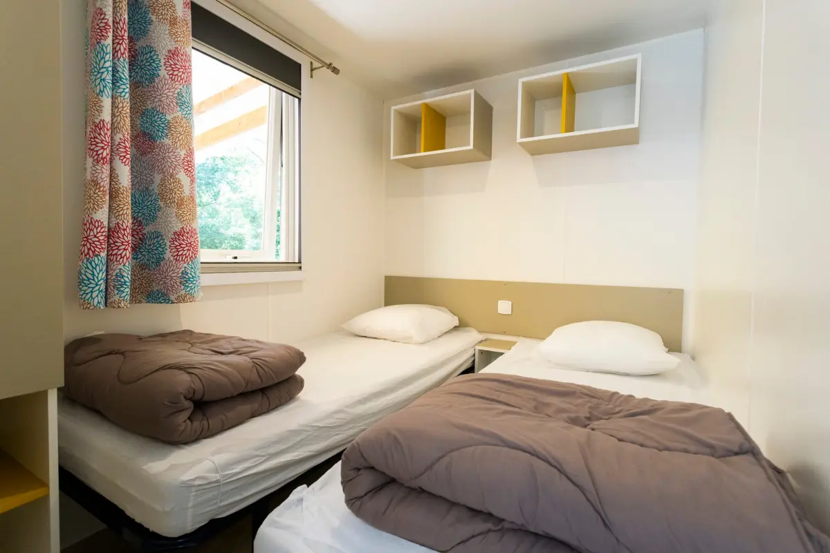 Deux lits simples du très grand mobil-home