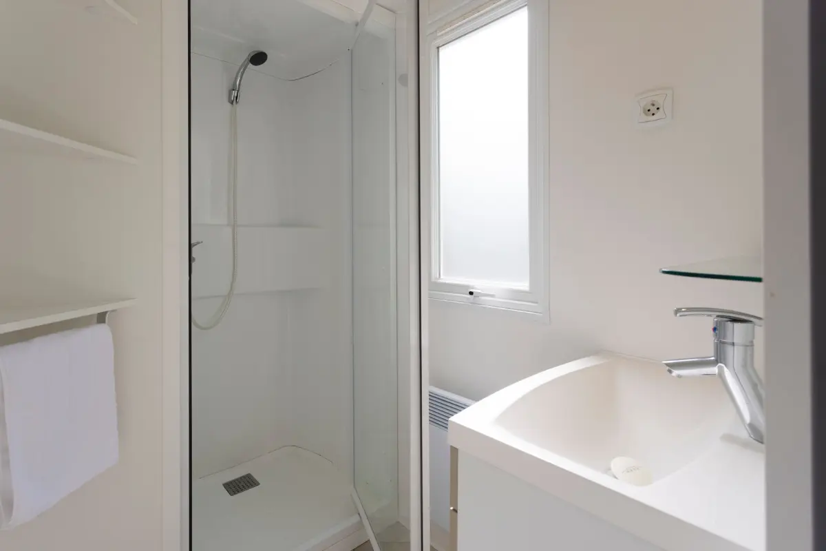 Salle de bain du très grand mobil-home